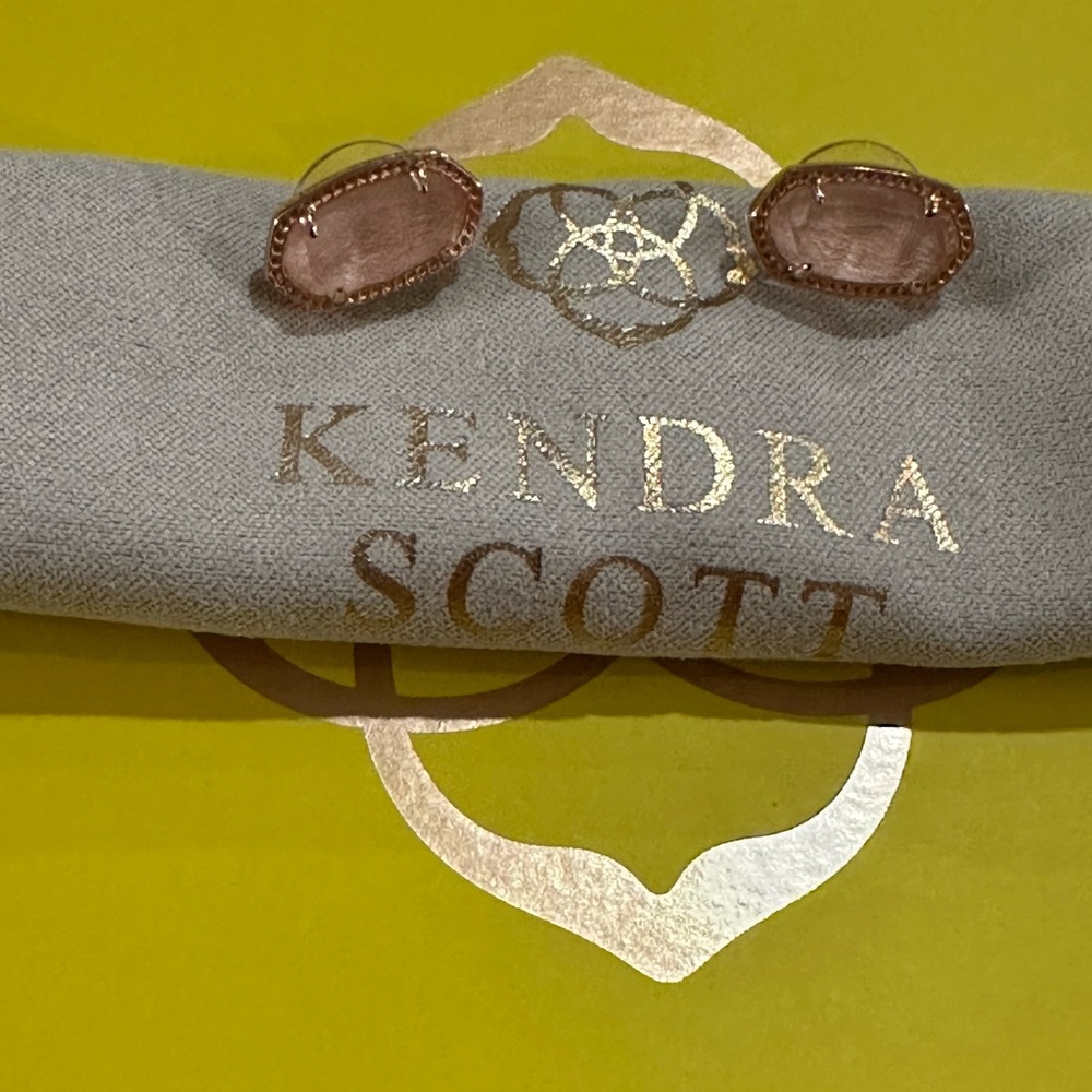 Kendra Scott earrings light pink. I have only worn these 2 times.